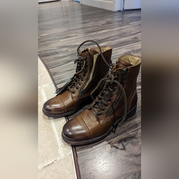 Frye female boots - Picture 3 of 5